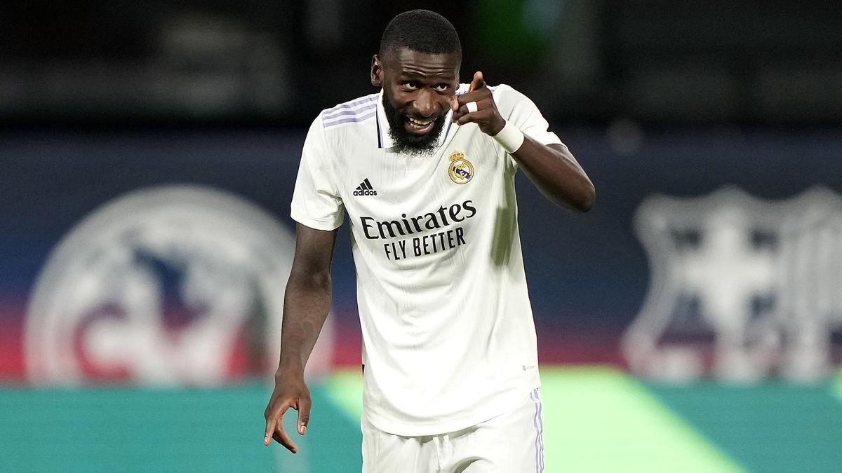 Rudiger Kena Kartu Merah Lempar Es ke Wasit