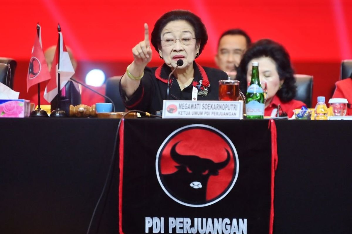 Megawati Kritik Kondisi MK dan KPK