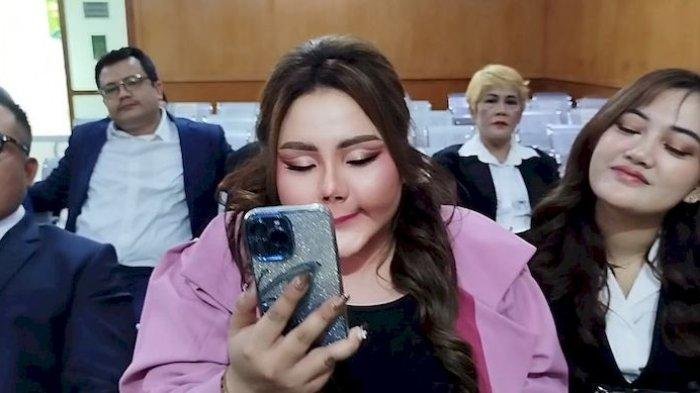 Lisa Mariana Dandan Sejak Dini Hari Ridwan Kamil Tak Hadir