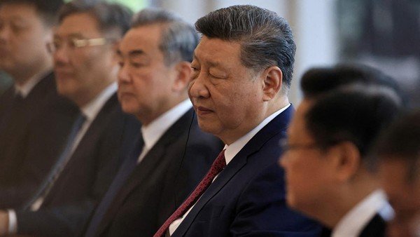 Xi Jinping Perintahkan Pejabat Kurangi Rokok dan Alkohol
