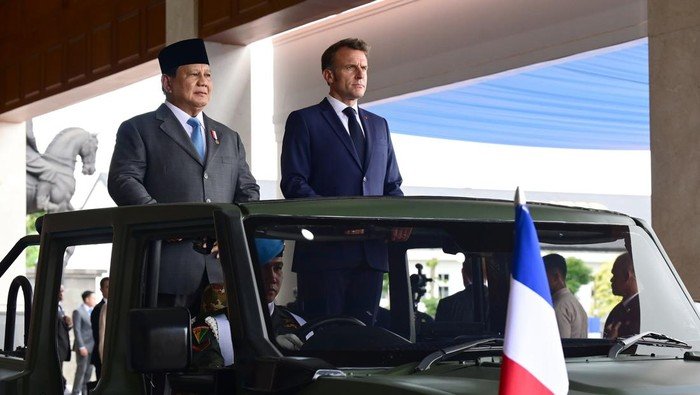 Prabowo & Macron Naik Maung di Akmil