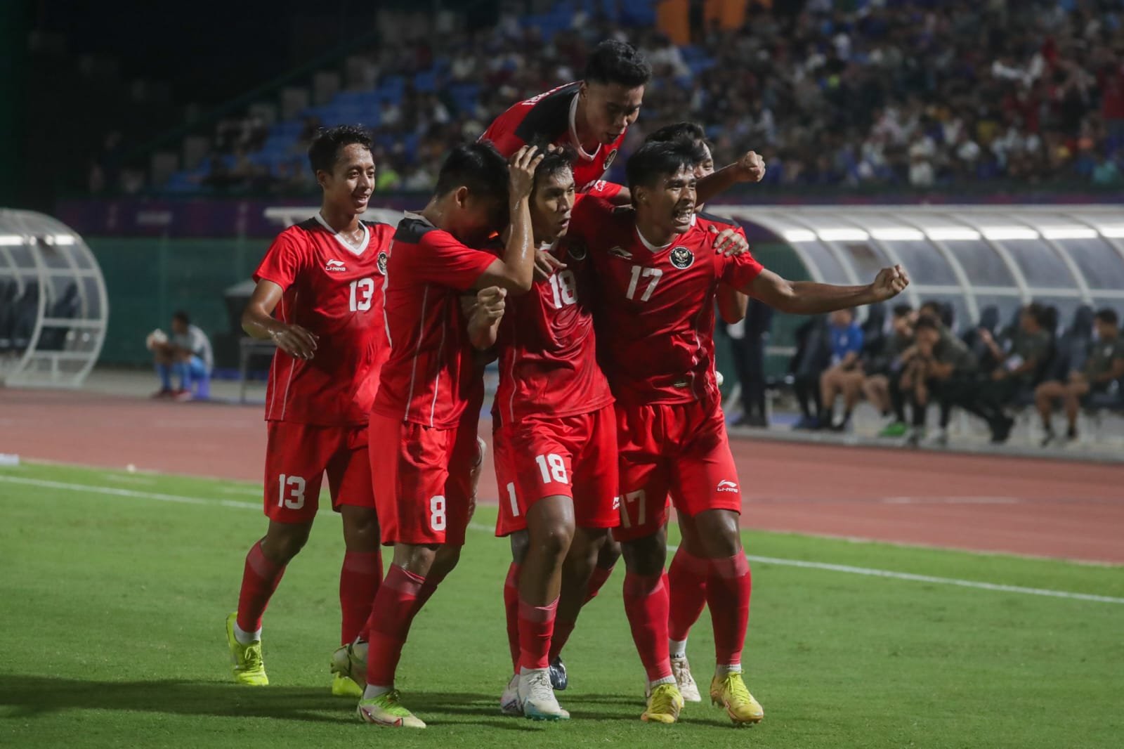 Kabar Terkini Sepak Bola: Transfer Kejutan, Hasil Pertandingan, dan Analisis Mendalam (SEO Optimized)